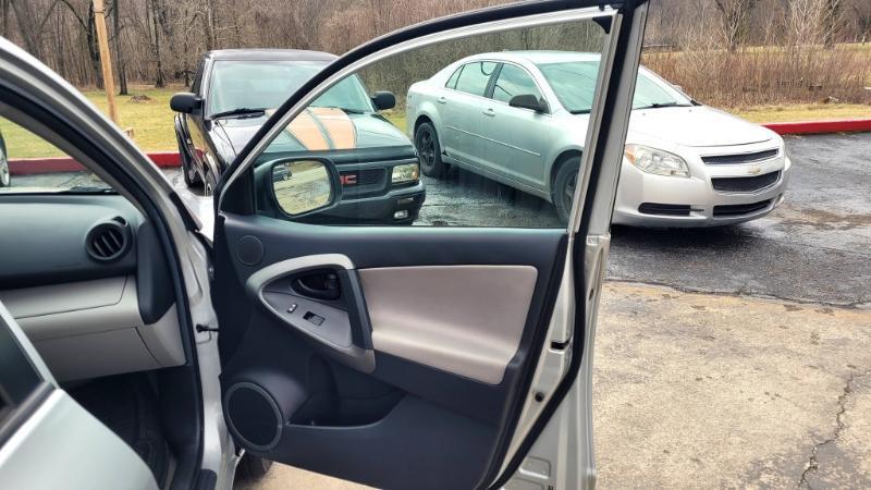 Toyota RAV4 Base I4 4WD 2011