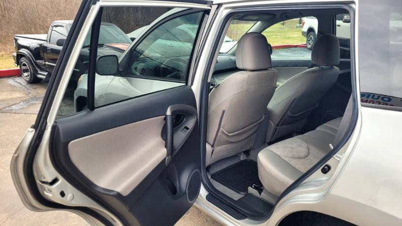 Toyota RAV4 Base I4 4WD 2011