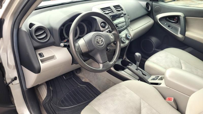 Toyota RAV4 Base I4 4WD 2011