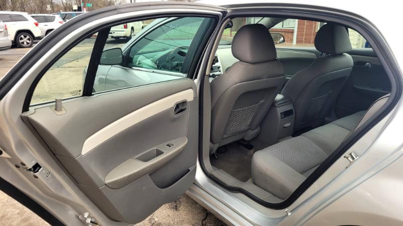 Chevrolet Malibu LS 2012