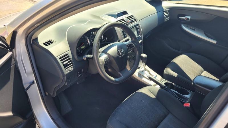 Toyota Corolla LE 4-Speed AT 2012