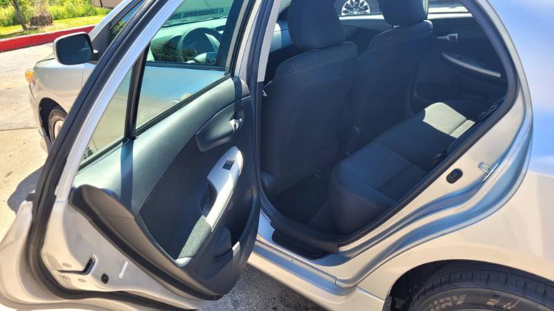 Toyota Corolla LE 4-Speed AT 2012