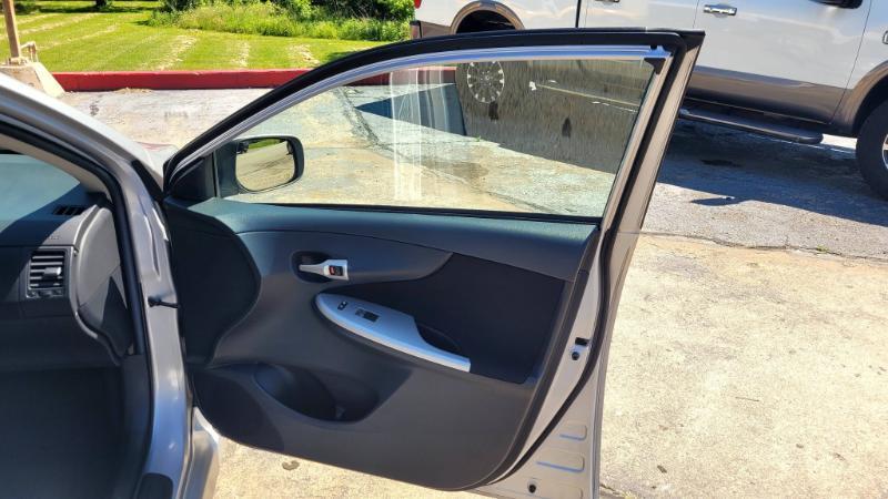 Toyota Corolla LE 4-Speed AT 2012