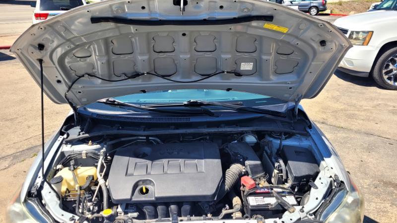 Toyota Corolla LE 4-Speed AT 2012