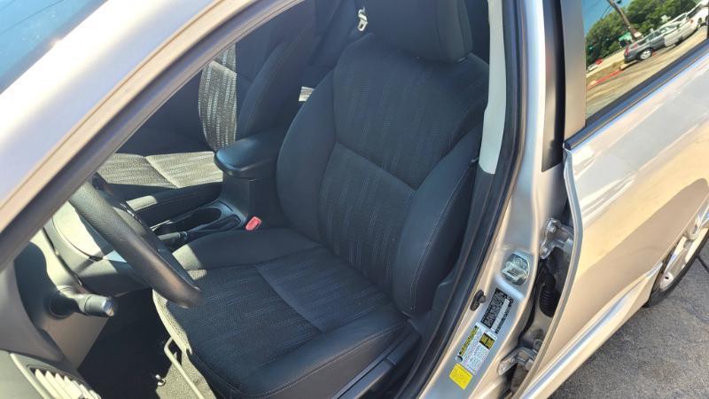 Toyota Corolla LE 4-Speed AT 2012