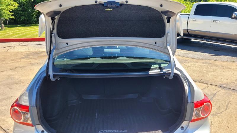 Toyota Corolla LE 4-Speed AT 2012