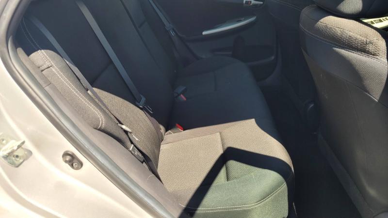 Toyota Corolla LE 4-Speed AT 2012