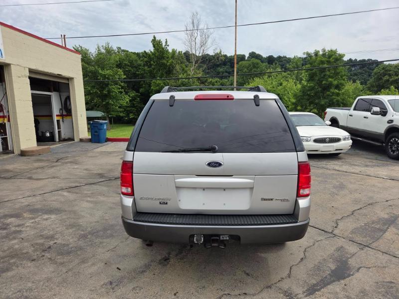 Ford Explorer XLT 4.0L 2WD 2005