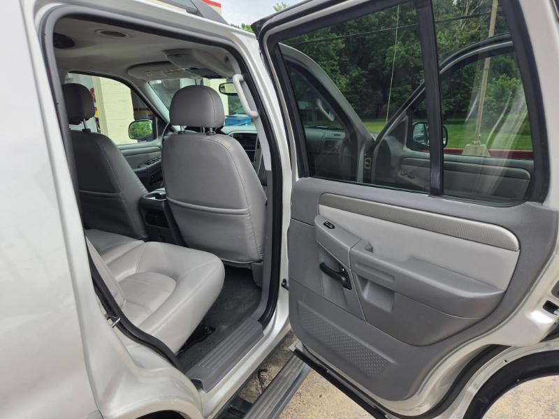 Ford Explorer XLT 4.0L 2WD 2005