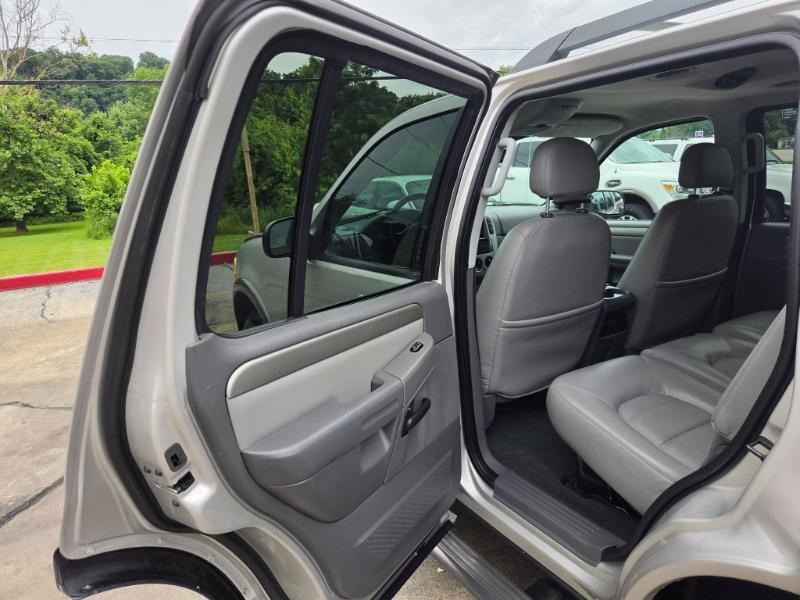 Ford Explorer XLT 4.0L 2WD 2005