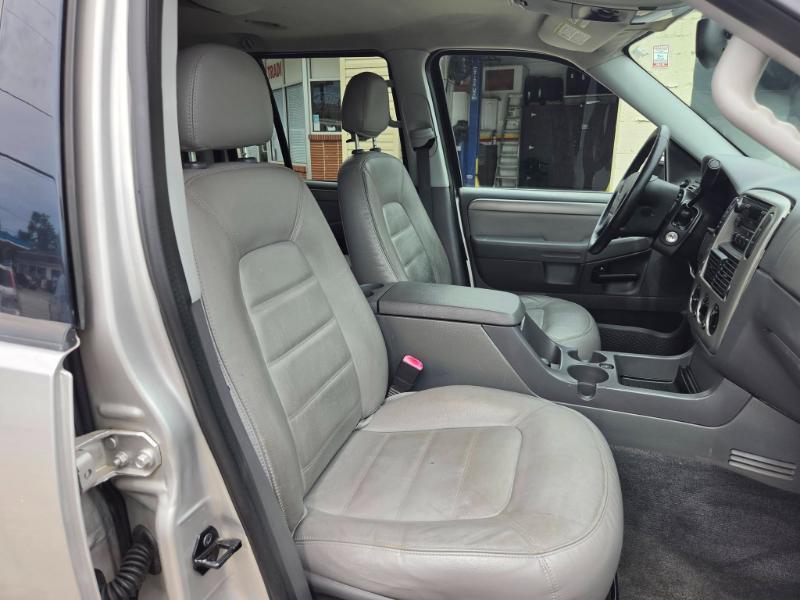 Ford Explorer XLT 4.0L 2WD 2005