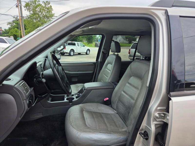 Ford Explorer XLT 4.0L 2WD 2005
