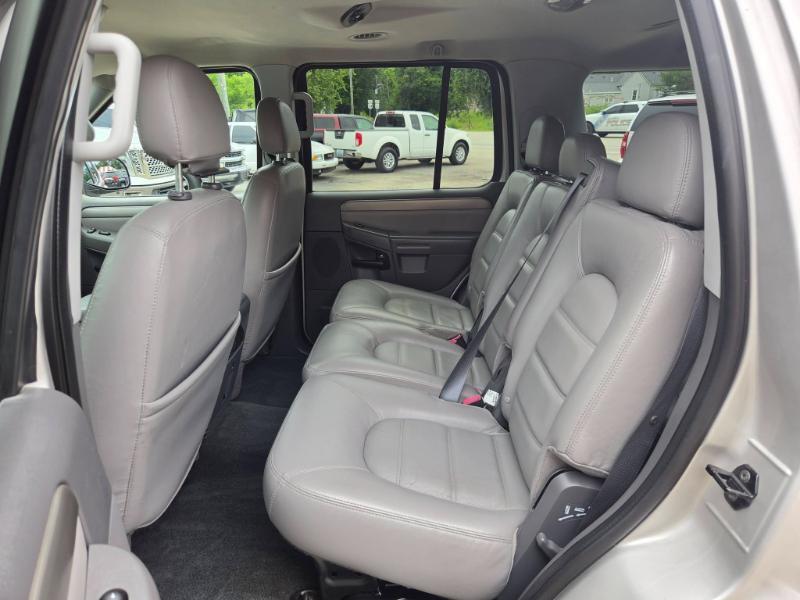 Ford Explorer XLT 4.0L 2WD 2005
