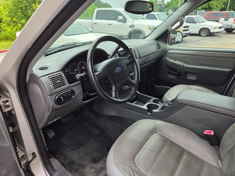 Ford Explorer XLT 4.0L 2WD 2005