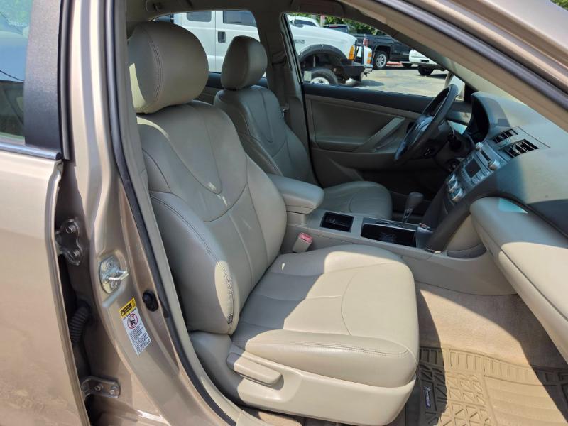 Toyota Camry LE 5-Spd AT 2009