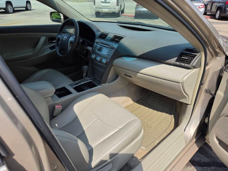 Toyota Camry LE 5-Spd AT 2009