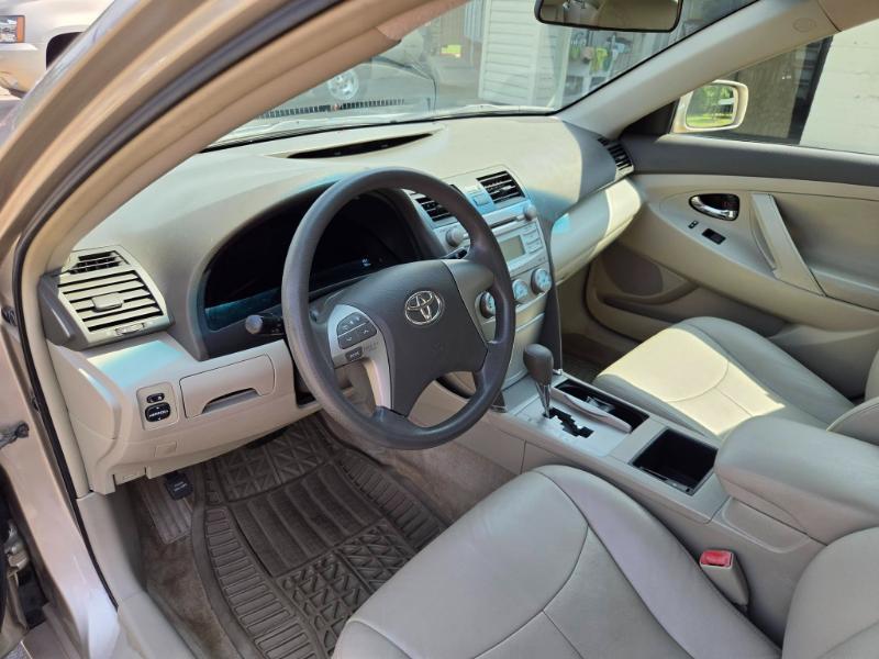 Toyota Camry LE 5-Spd AT 2009