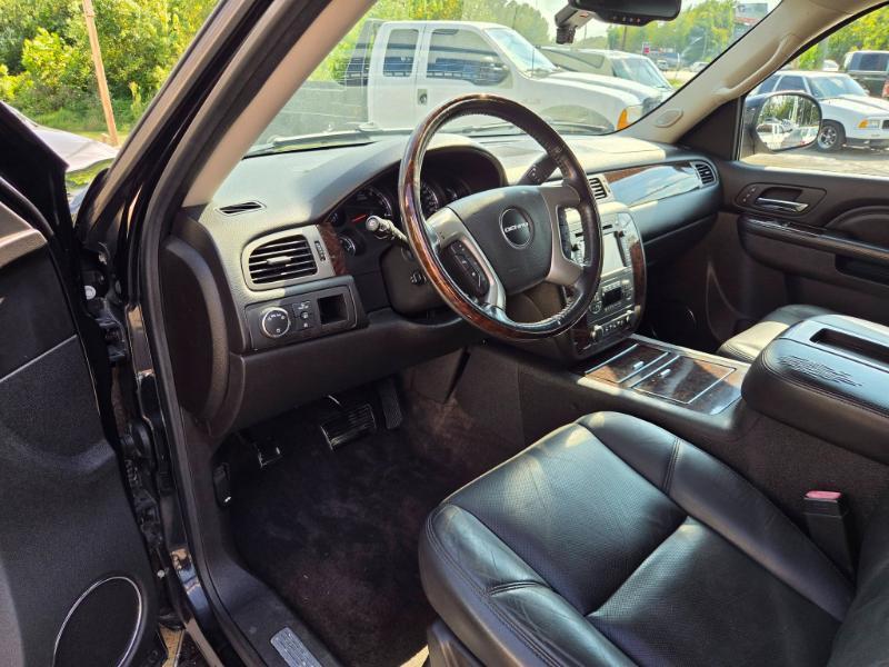 GMC Yukon Denali 4WD 2012