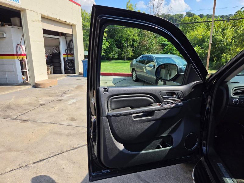 GMC Yukon Denali 4WD 2012