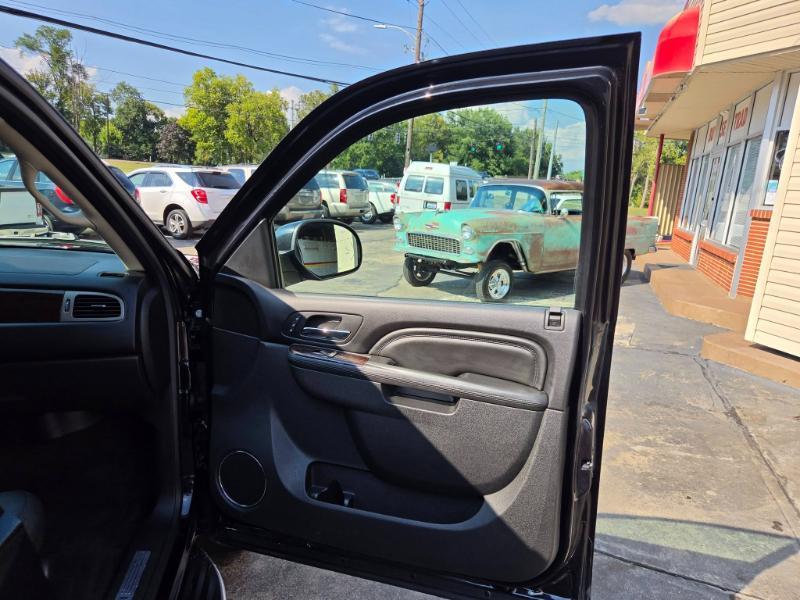 GMC Yukon Denali 4WD 2012