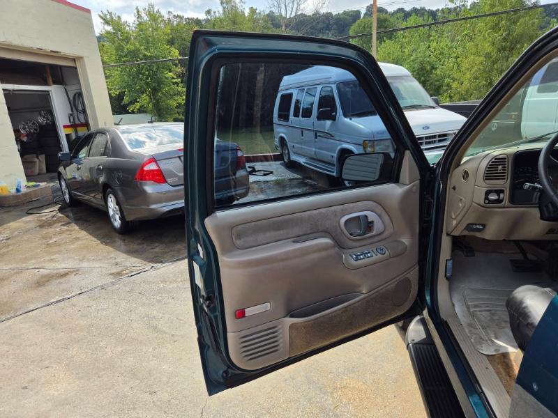Chevrolet Tahoe 4-Door 4WD 1996