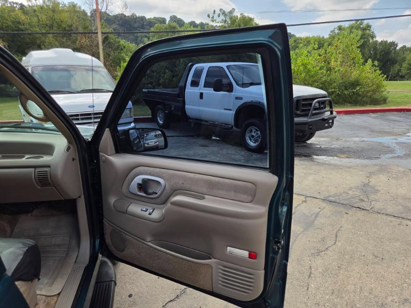 Chevrolet Tahoe 4-Door 4WD 1996