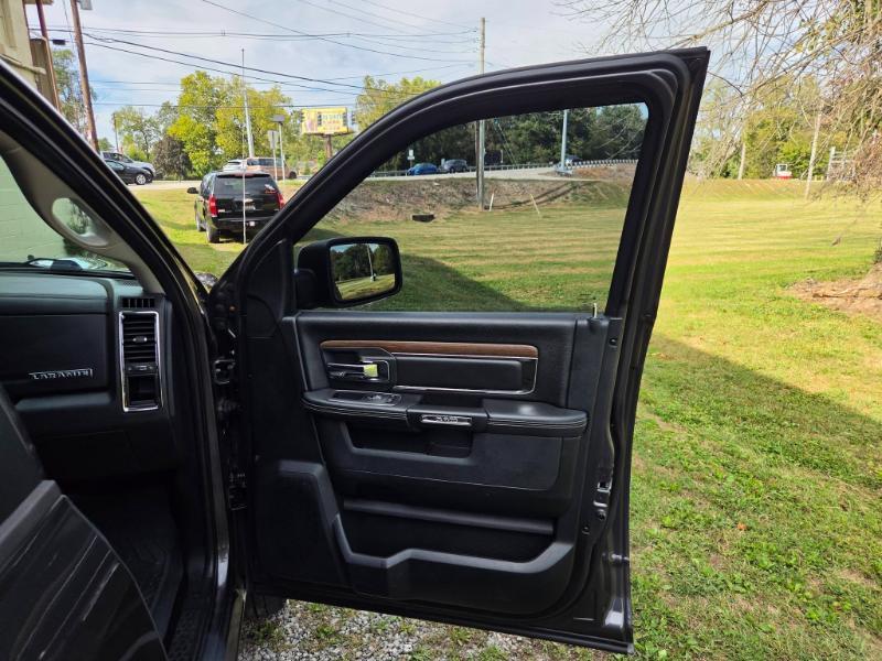 RAM 1500 Laramie Crew Cab SWB 4WD 2017