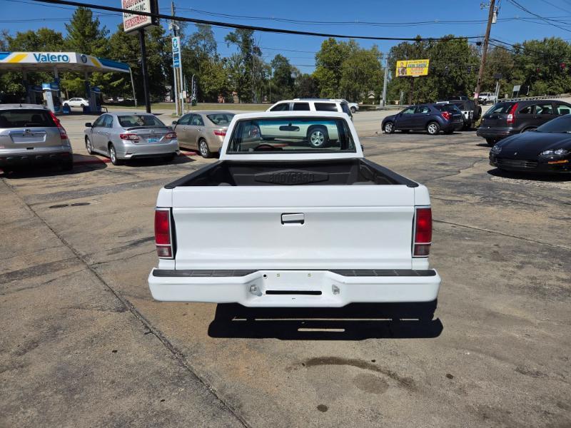 GMC S15 Pickup Special Reg. Cab Short Bed 2WD 1989