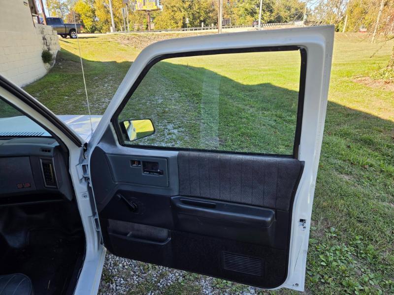 GMC S15 Pickup Special Reg. Cab Short Bed 2WD 1989