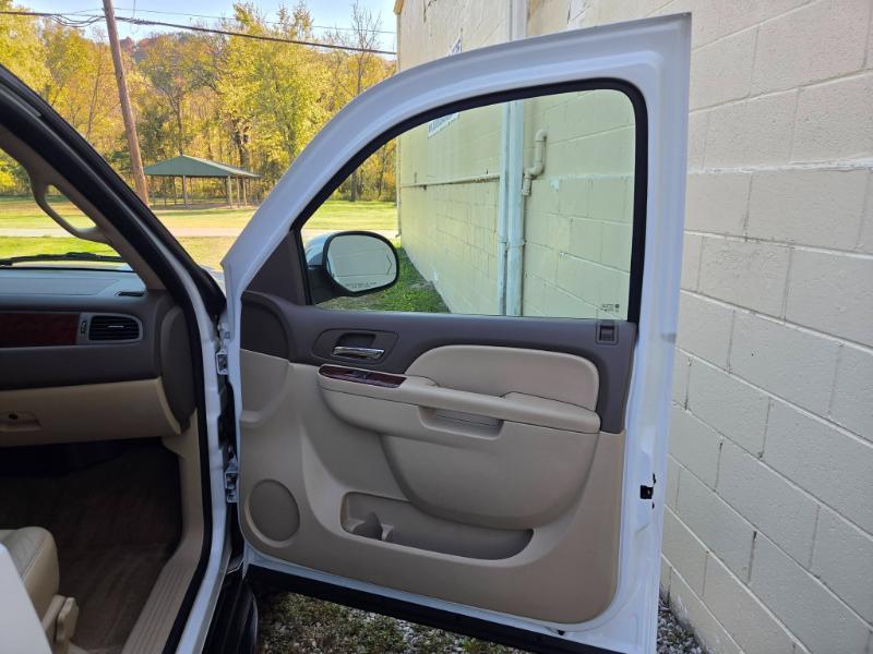 Chevrolet Tahoe LT 4WD 2011
