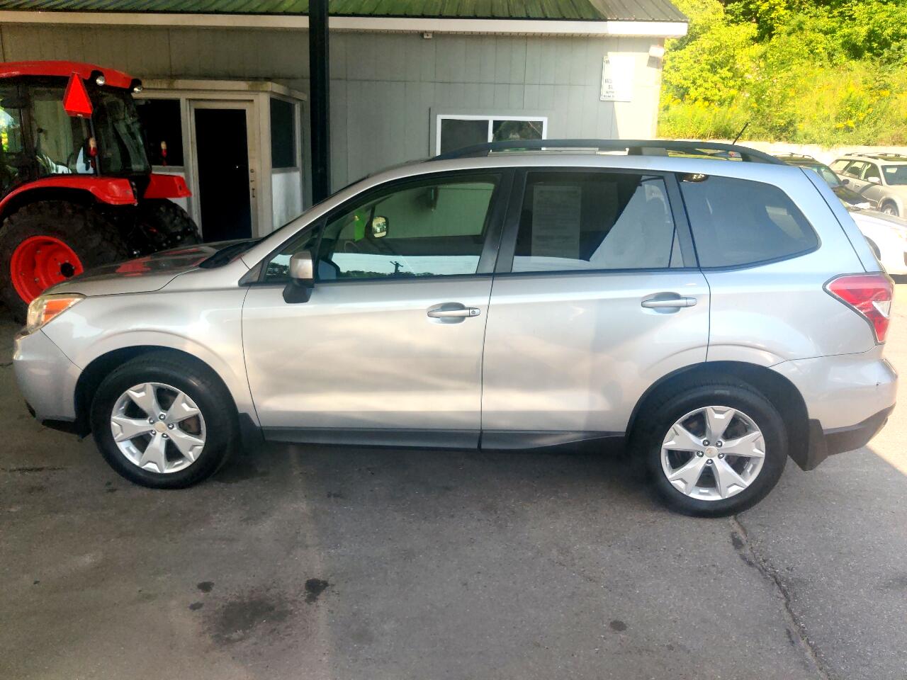 2015 Subaru Forester 2.5i Premium photo 3