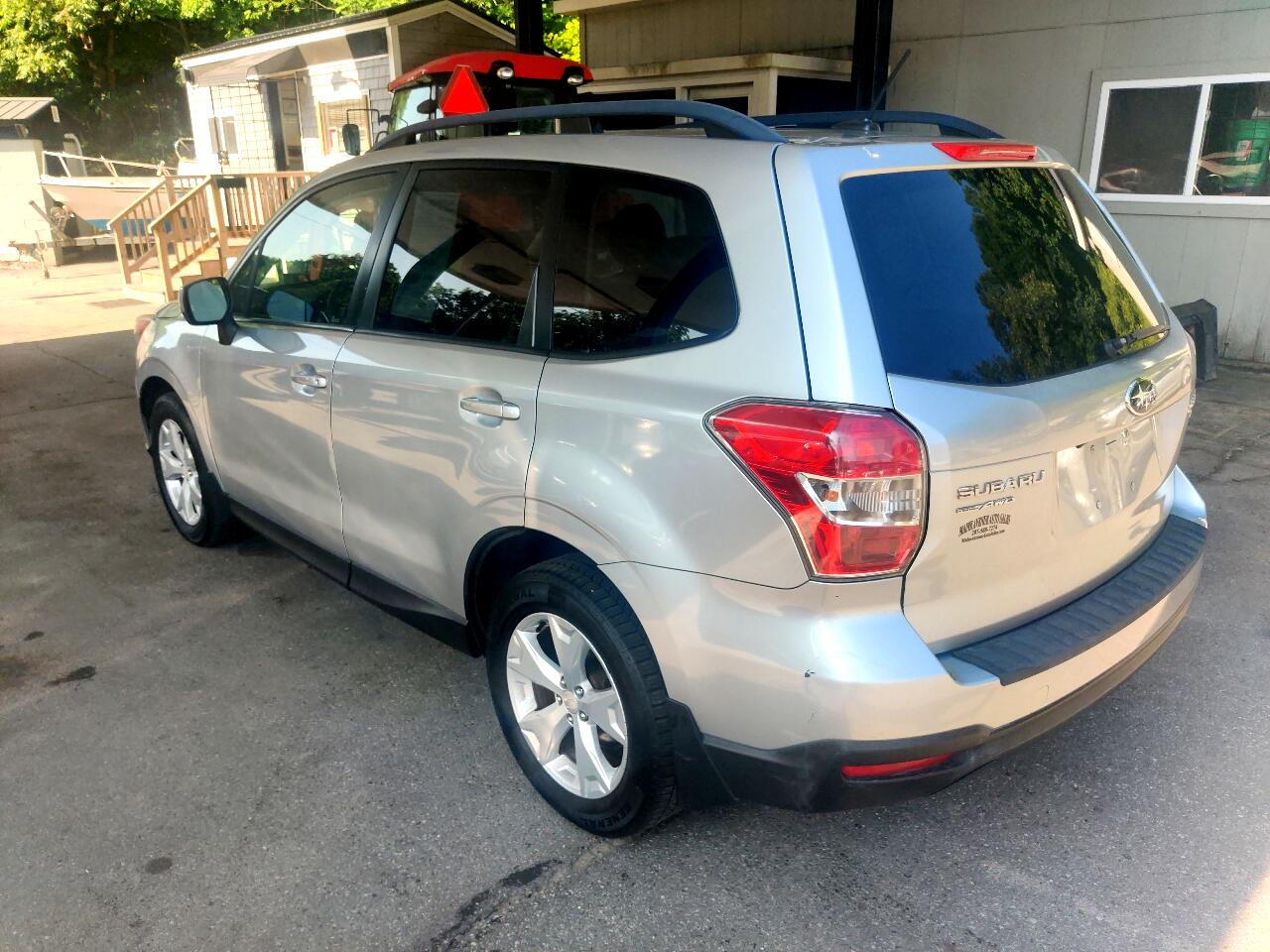 2015 Subaru Forester 2.5i Premium photo 4