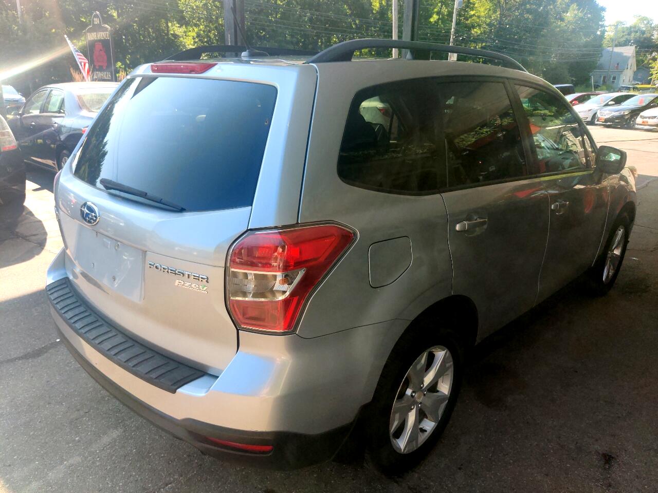 2015 Subaru Forester 2.5i Premium photo 6