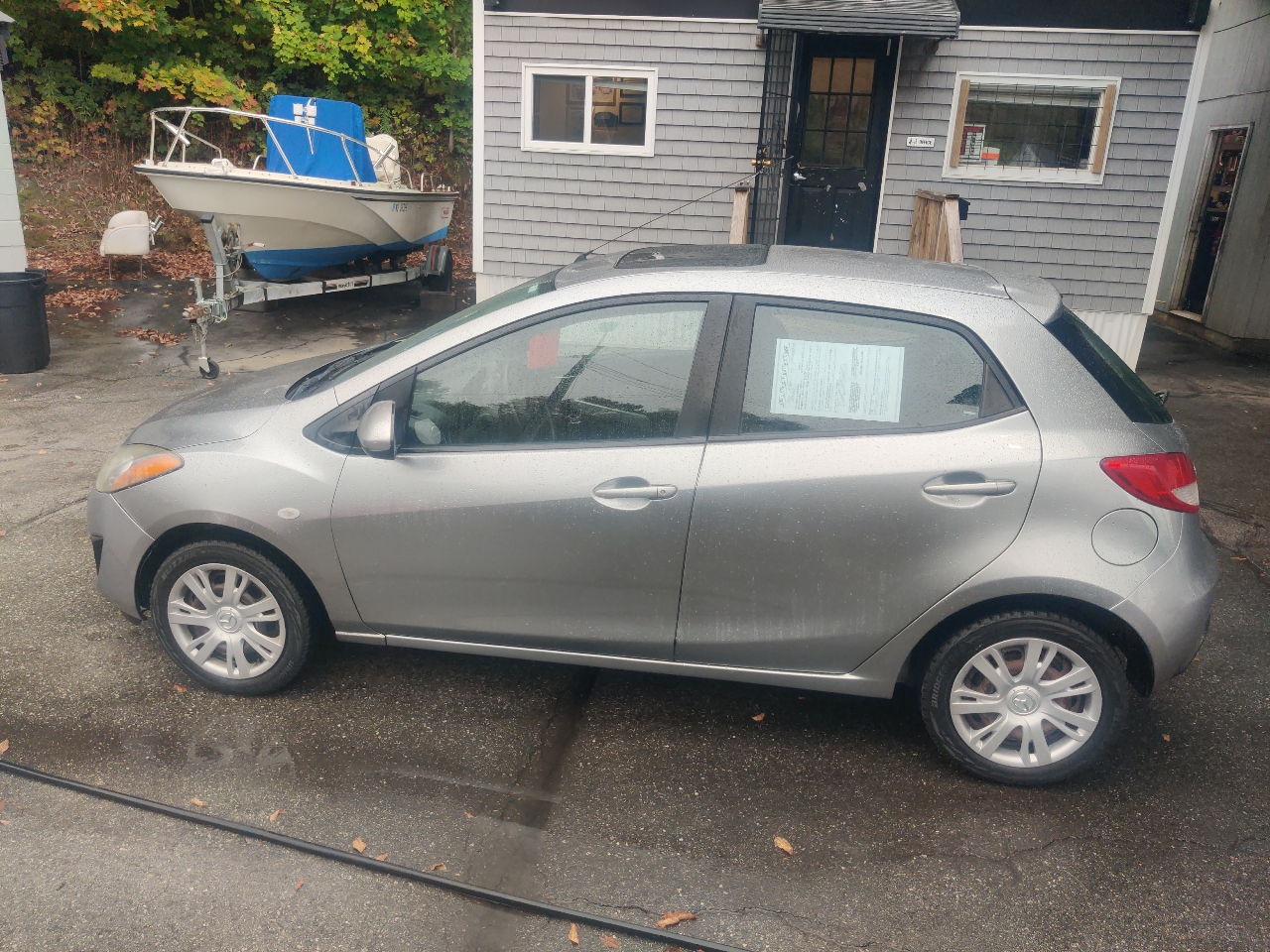 2011 Mazda Mazda2 Sport photo 2