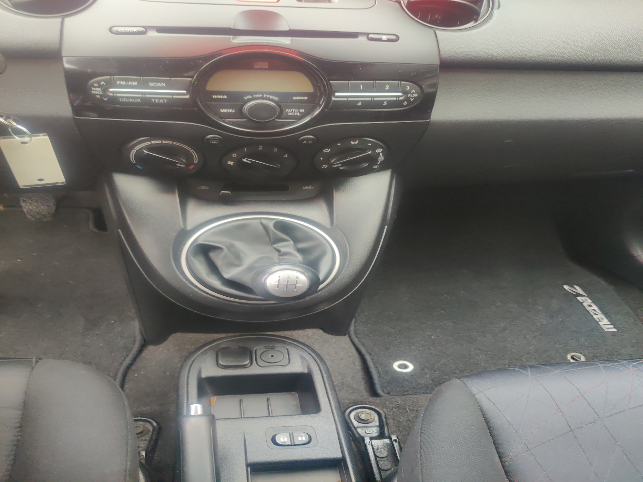 2011 Mazda Mazda2 Sport photo 9