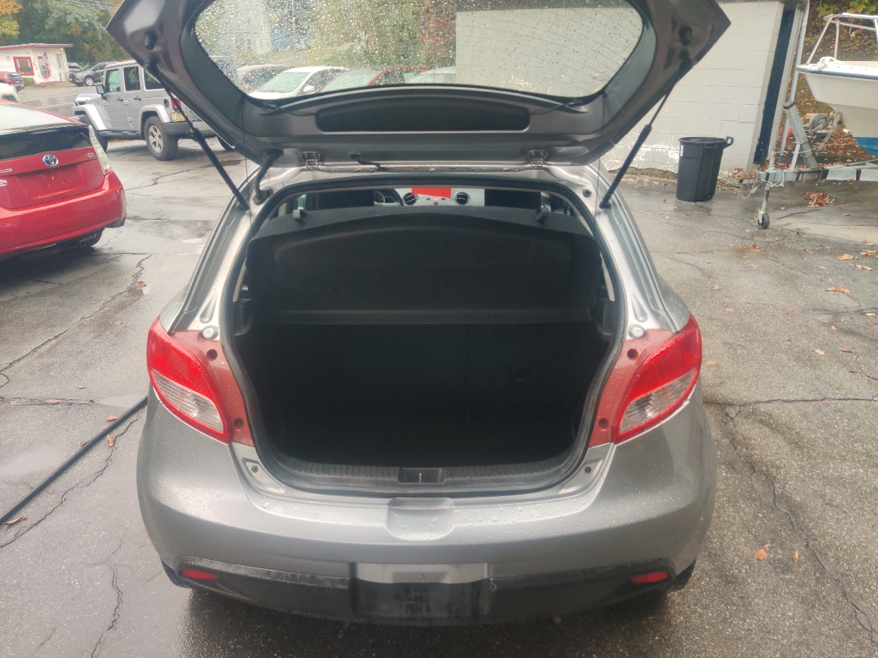 2011 Mazda Mazda2 Sport photo 12