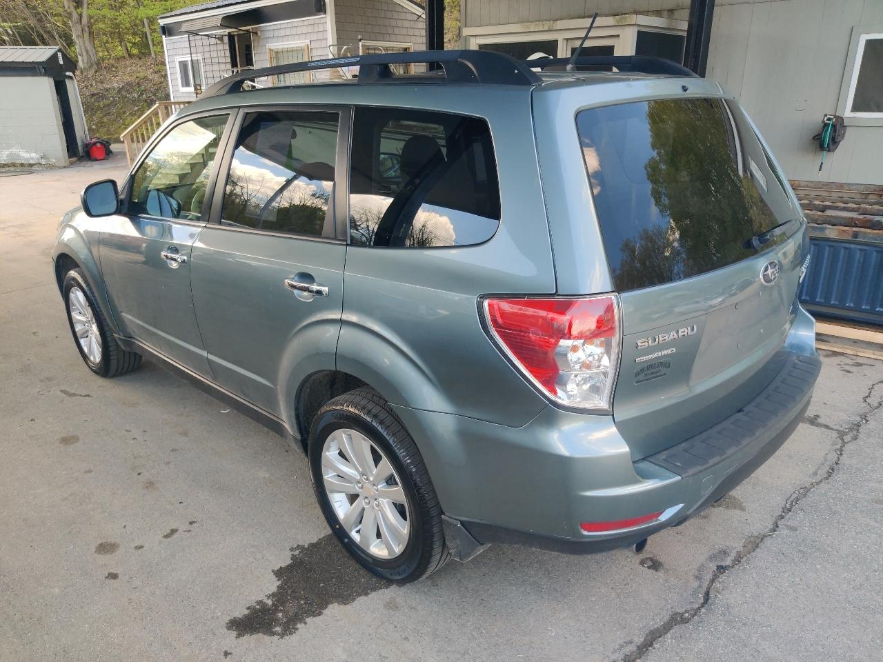 Subaru Forester 2.5X Premium 2012