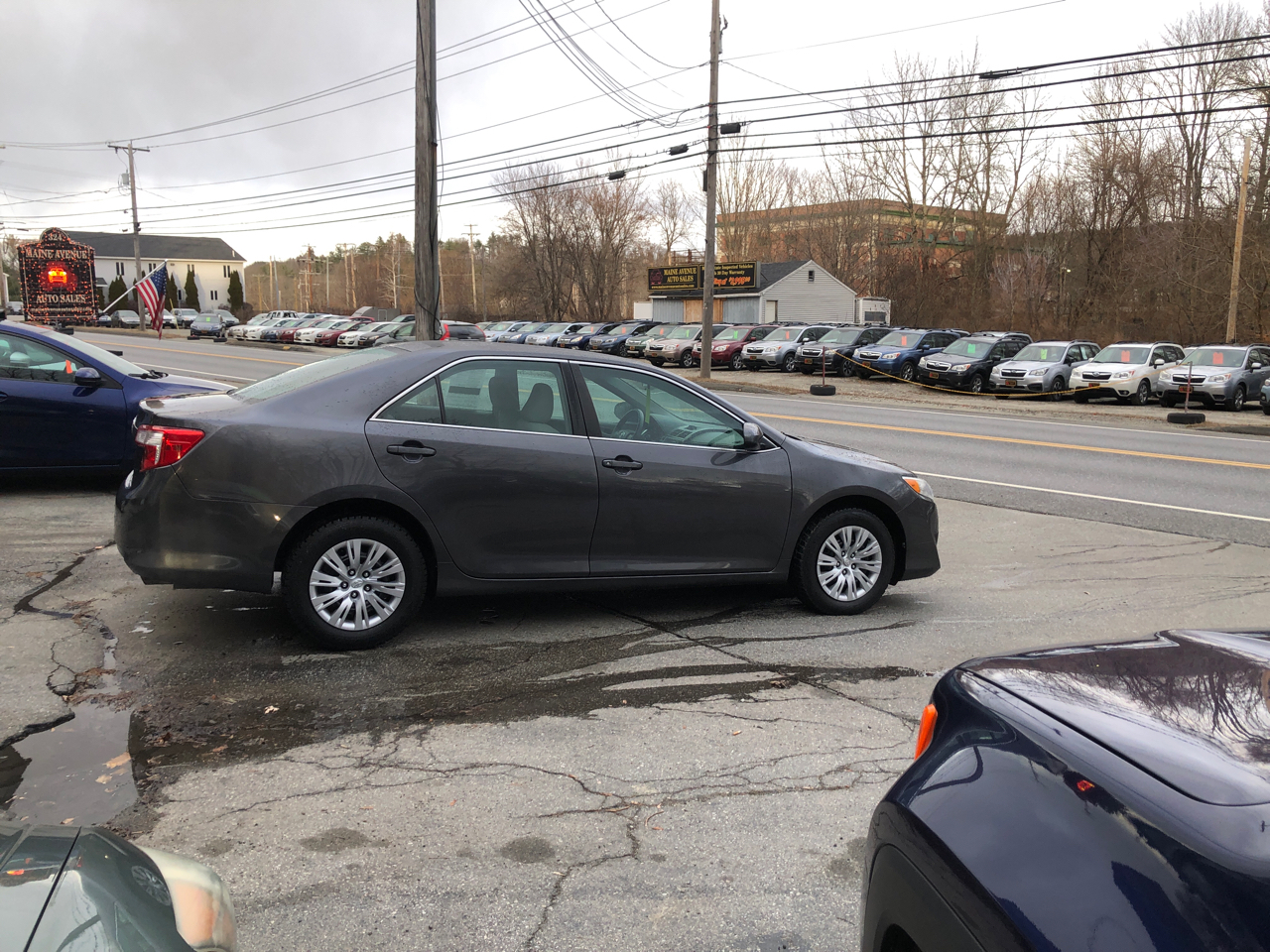 2012 Toyota Camry SE photo 2