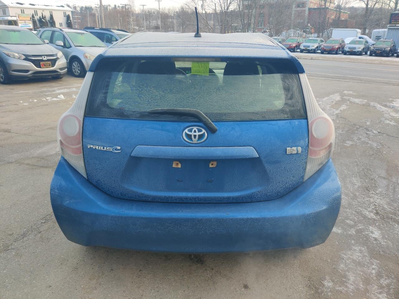 Toyota Prius c One 2012
