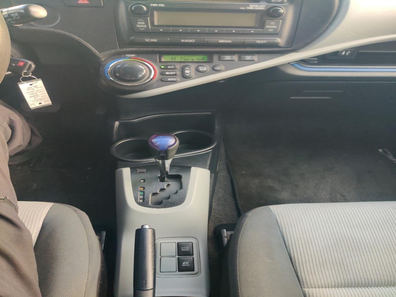 Toyota Prius c One 2012