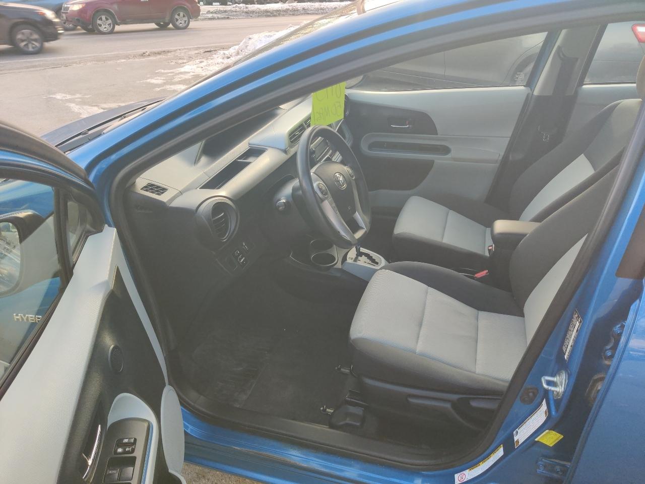 Toyota Prius c One 2012