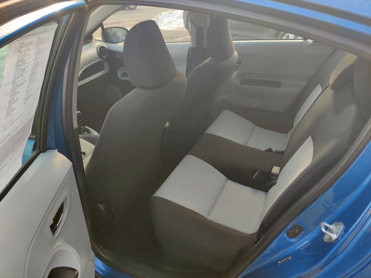 Toyota Prius c One 2012