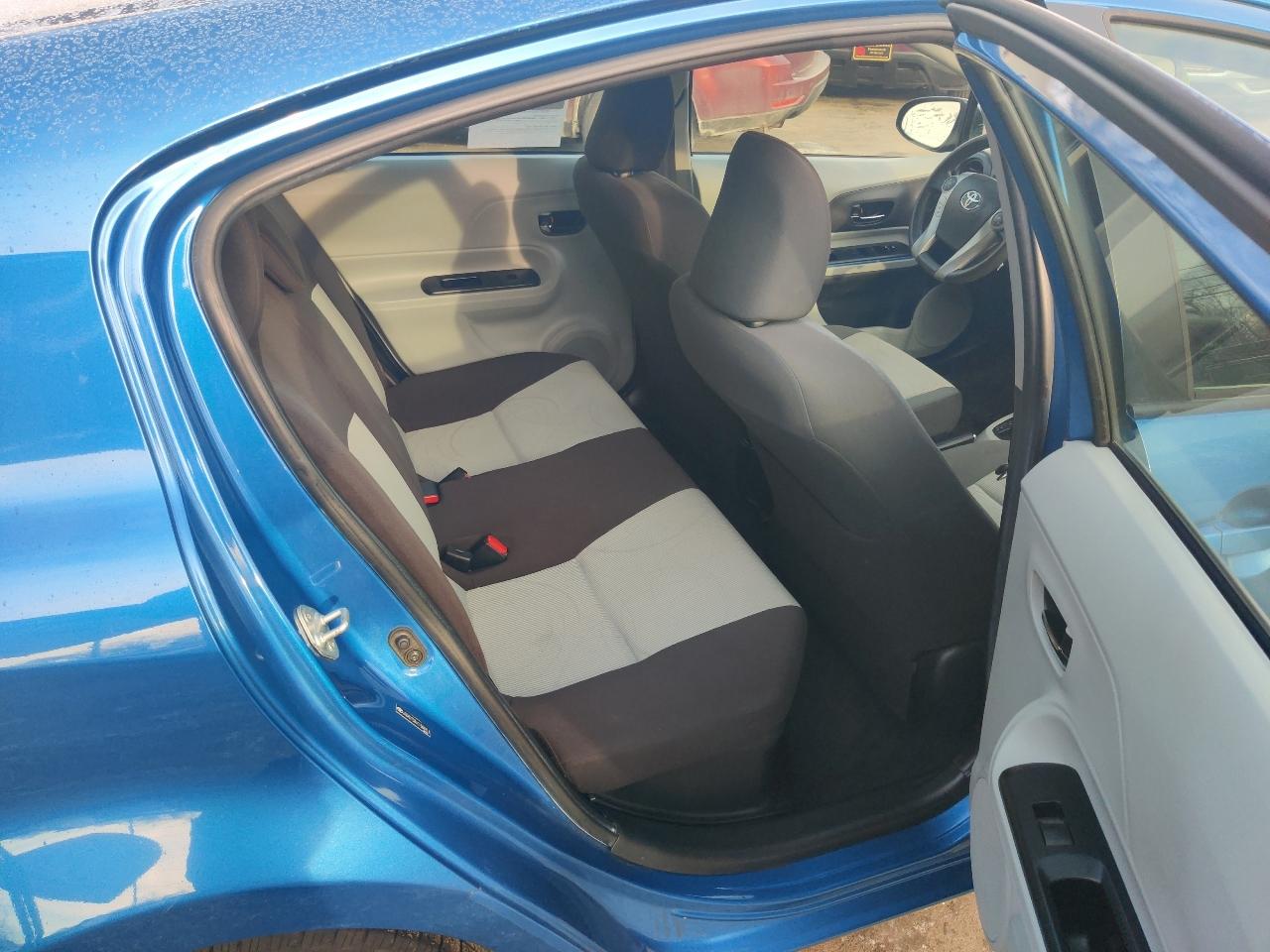 Toyota Prius c One 2012