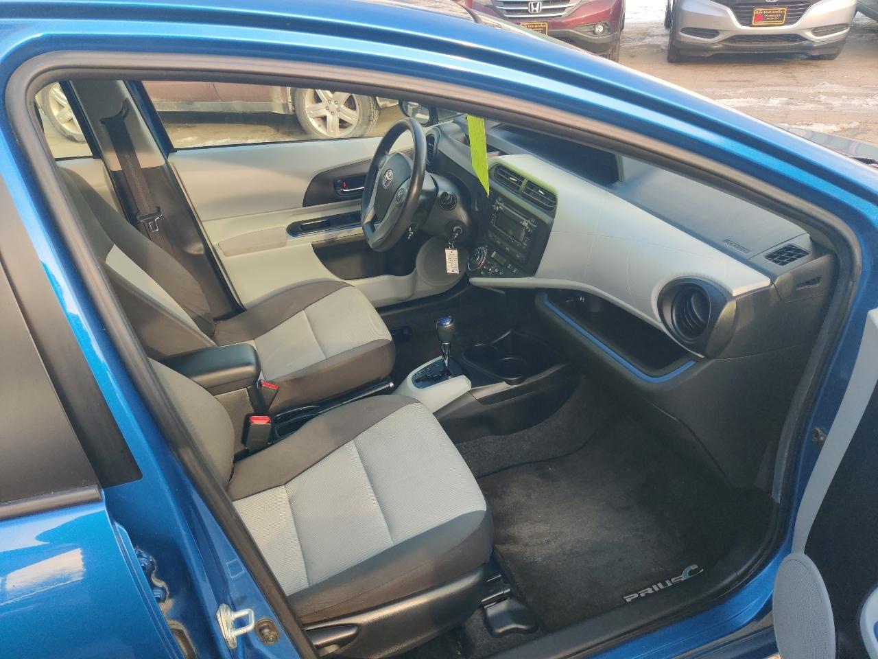 Toyota Prius c One 2012