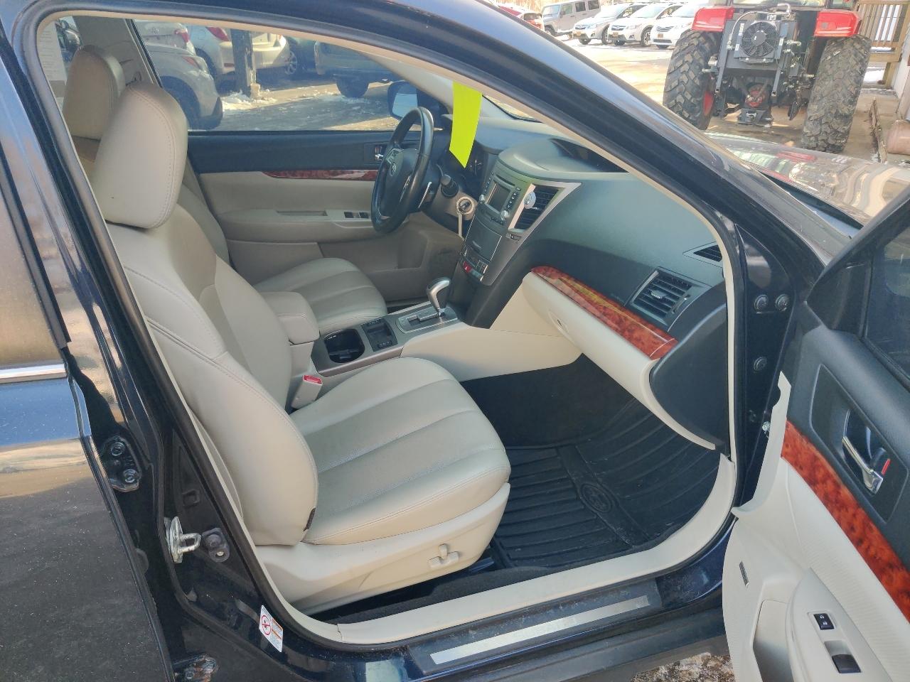 Subaru Outback 2.5i Limited 2012