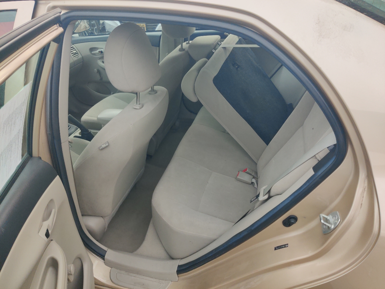 Toyota Corolla S 5-Speed MT 2011