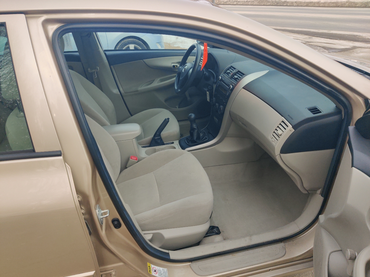 Toyota Corolla S 5-Speed MT 2011