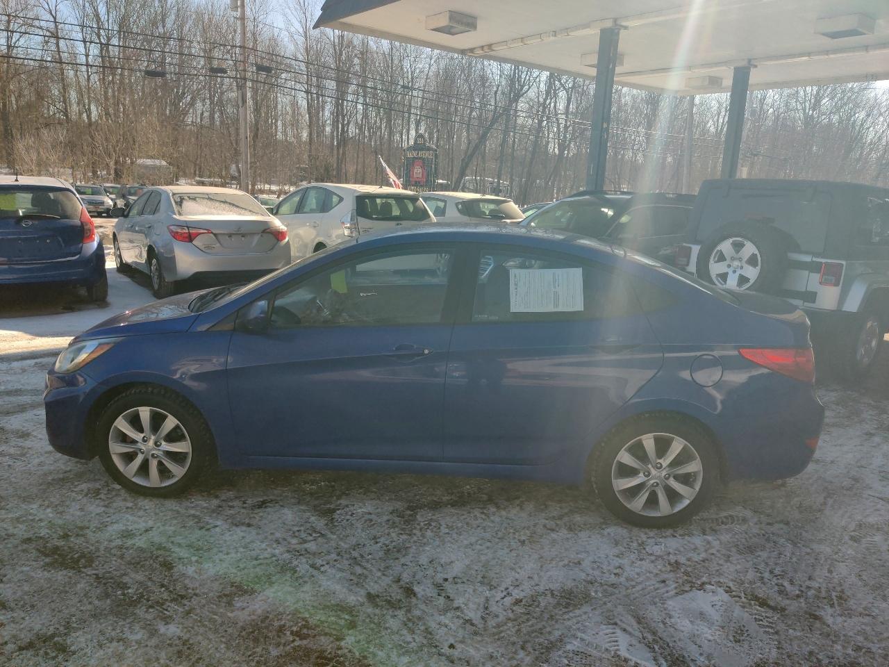 Hyundai Accent GLS 4-Door 2012