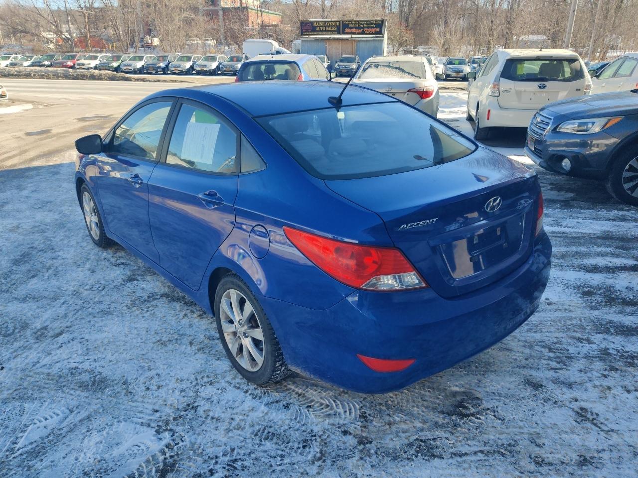 Hyundai Accent GLS 4-Door 2012