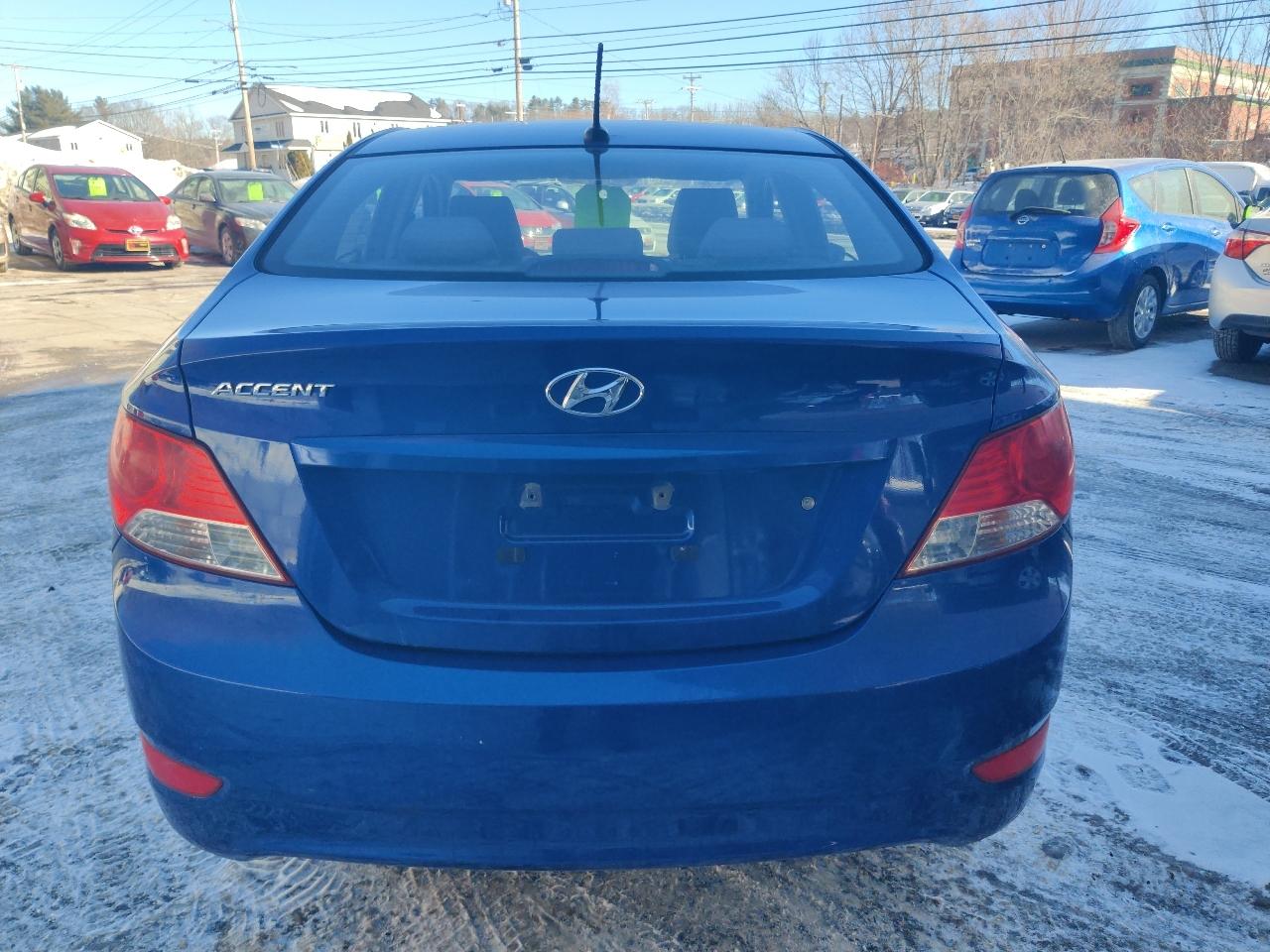 Hyundai Accent GLS 4-Door 2012